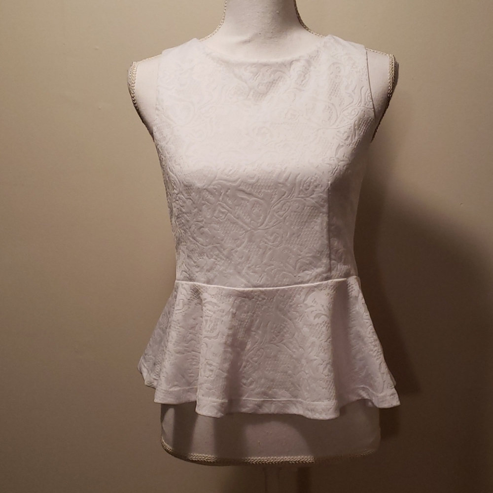 Lace sleeveless top - Juniors Medium